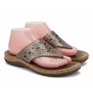 Clarks Artisan 32094 Brown‎ Leather Studded Low Wedge Sandals Womans Size 9.5M